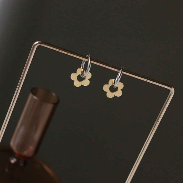 Cute Gold / Silver Flower Non Fade Mini Hoop Dangle Earrings Daisy Earrings For Women